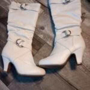 Top Moda Women's Size 5 White Faux Leather  Boots - NWOT